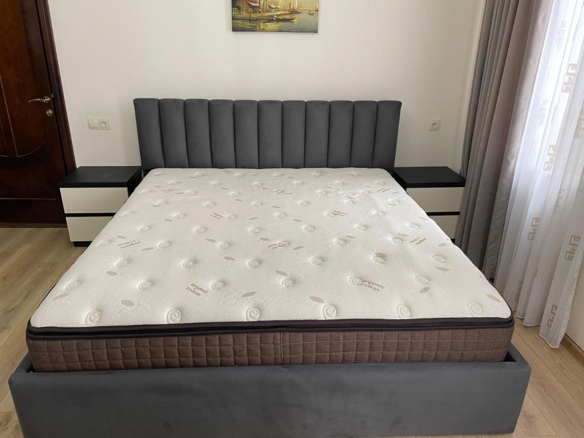 Temo Guest House 10 巴统 外观 照片