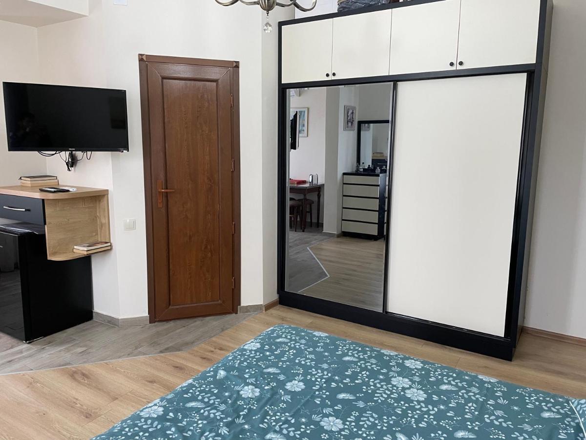 Temo Guest House 10 巴统 外观 照片