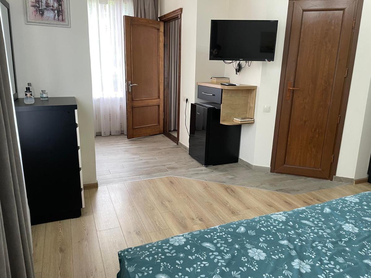 Temo Guest House 10 巴统 外观 照片