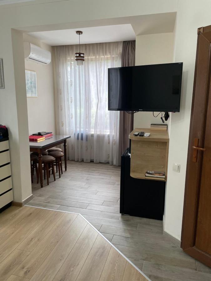 Temo Guest House 10 巴统 外观 照片