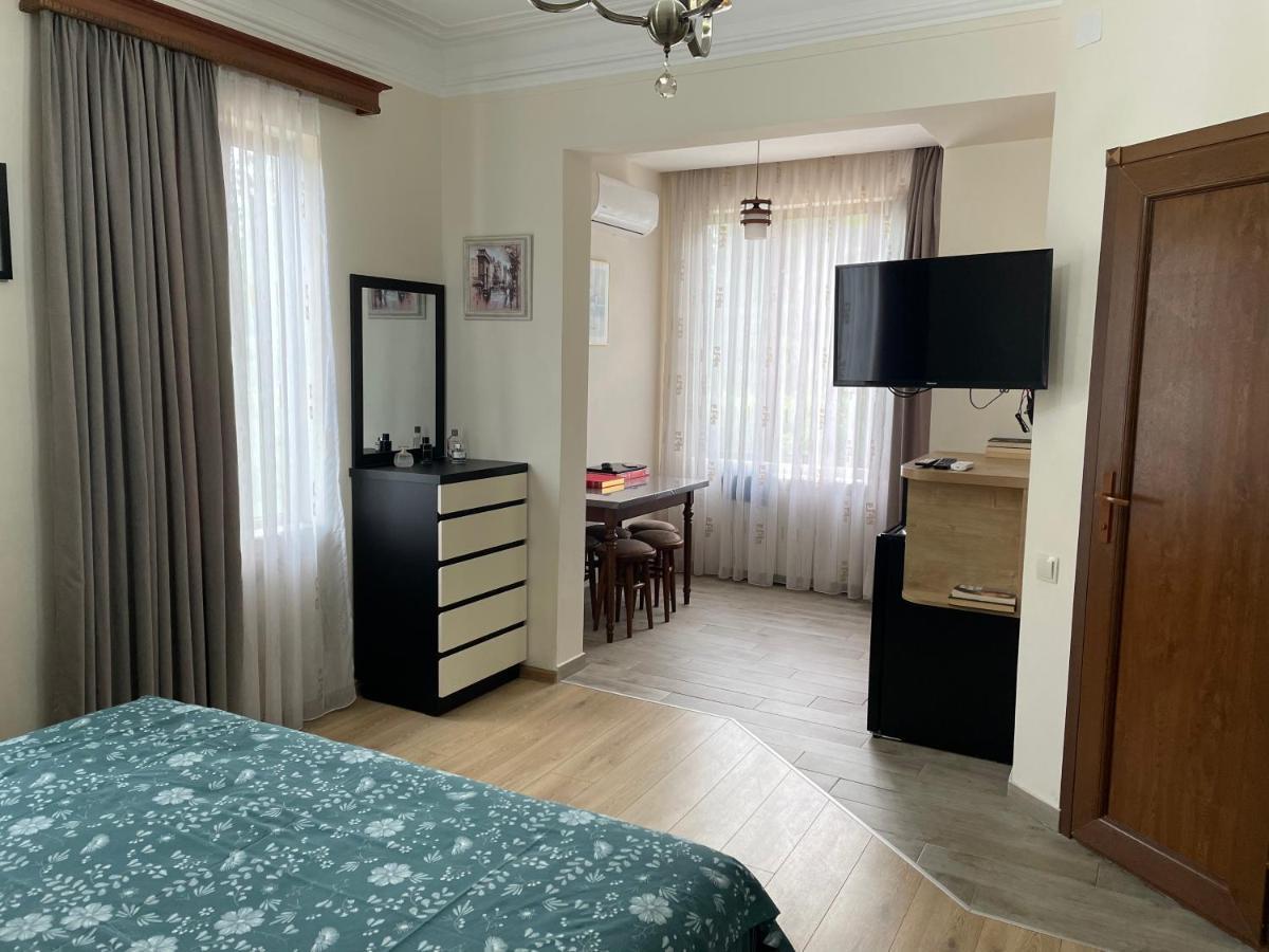 Temo Guest House 10 巴统 外观 照片