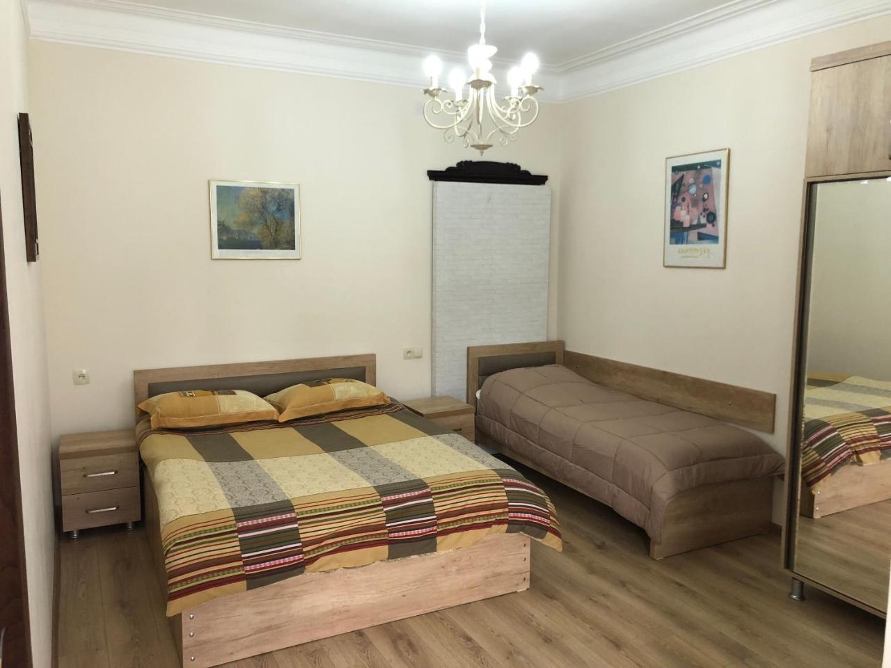 Temo Guest House 10 巴统 外观 照片