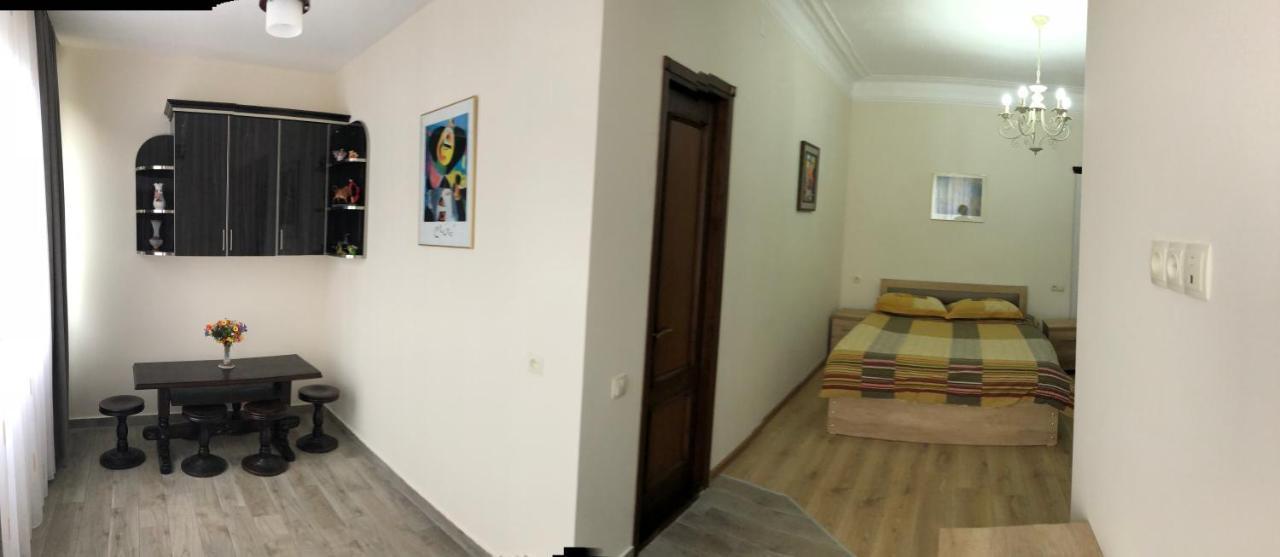 Temo Guest House 10 巴统 外观 照片