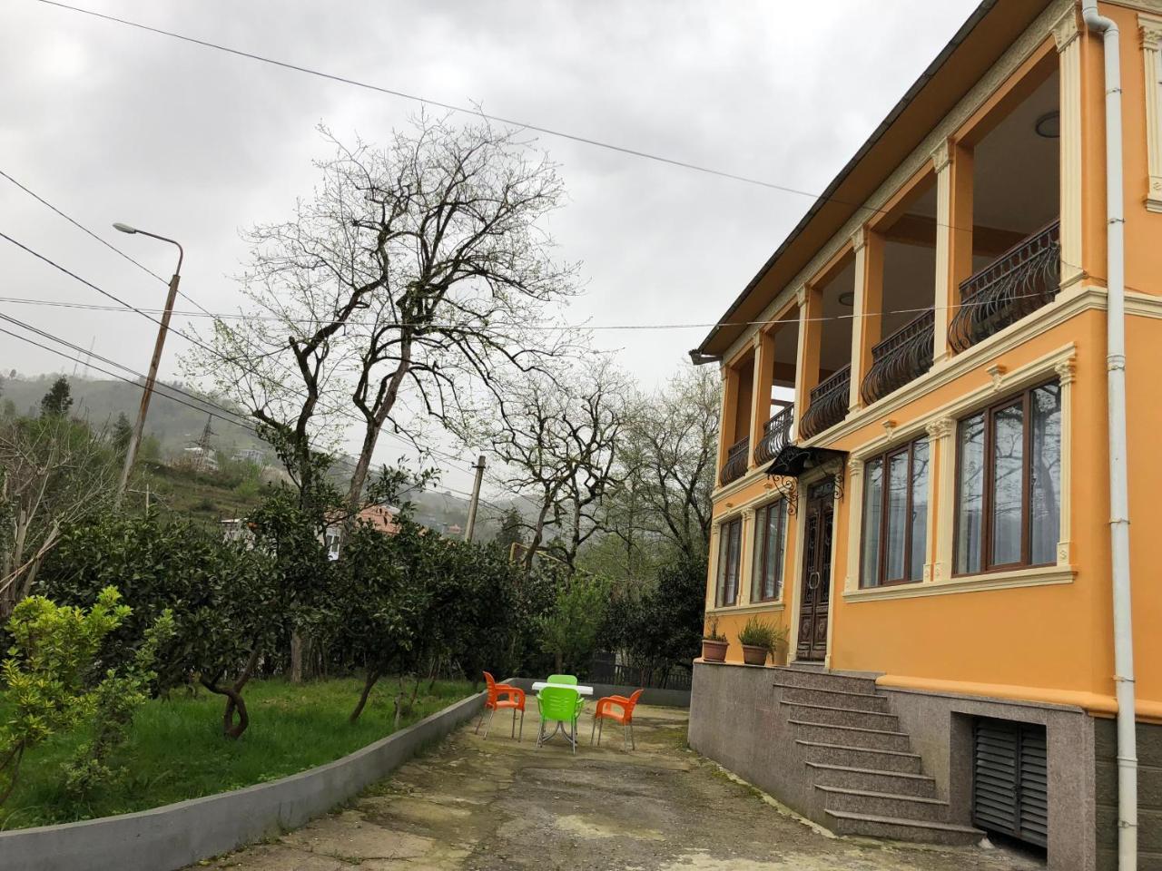 Temo Guest House 10 巴统 外观 照片